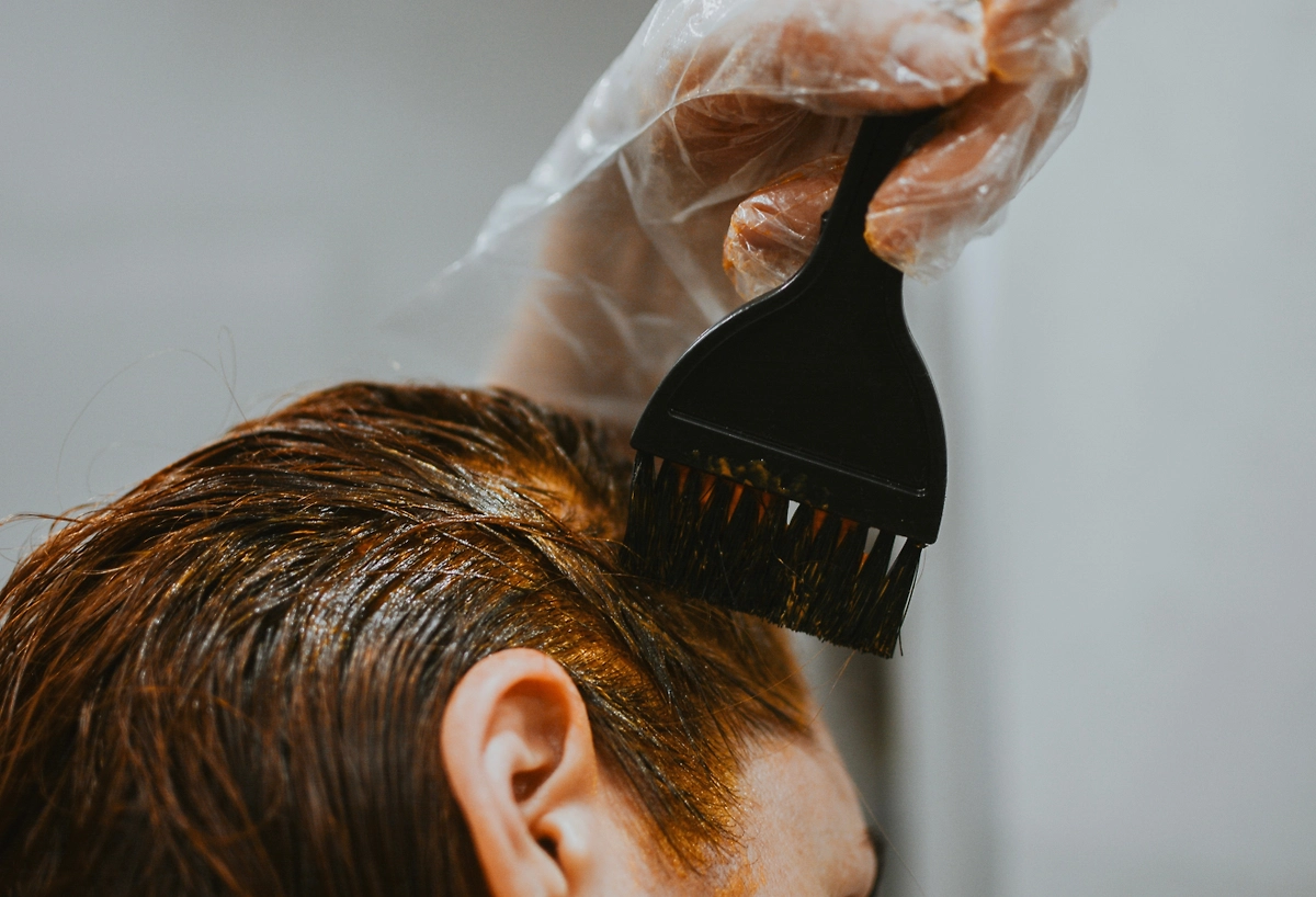 Когда красить волосы в феврале 2026 по лунному календарю: лучшие дни месяца. Фото © Shutterstock / FOTODOM / Estonia Photography