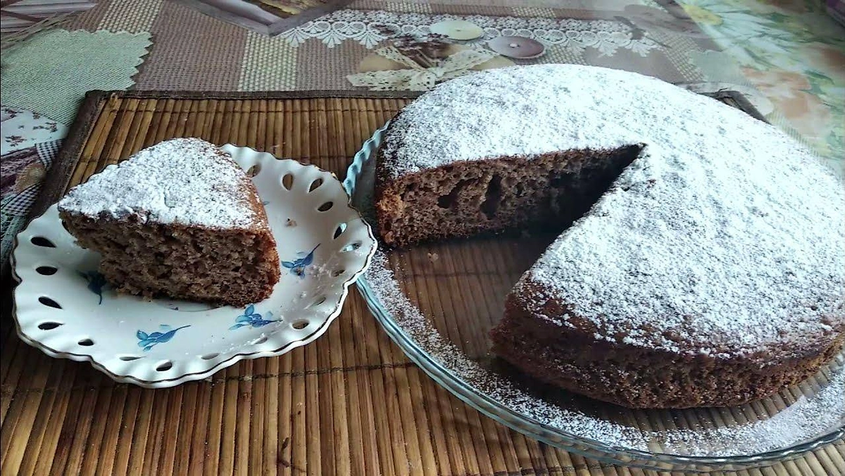 «Трухлявый пень» рецепт: как испечь легендарный советский пирог. Фото © Youtube /Рецепты домашней кухни и другое с Еленой Волчек