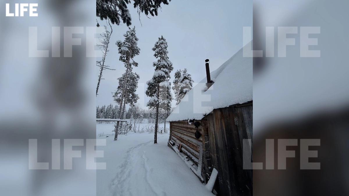 Спасительная изба (снимки сделаны днём). Фото © Life.ru