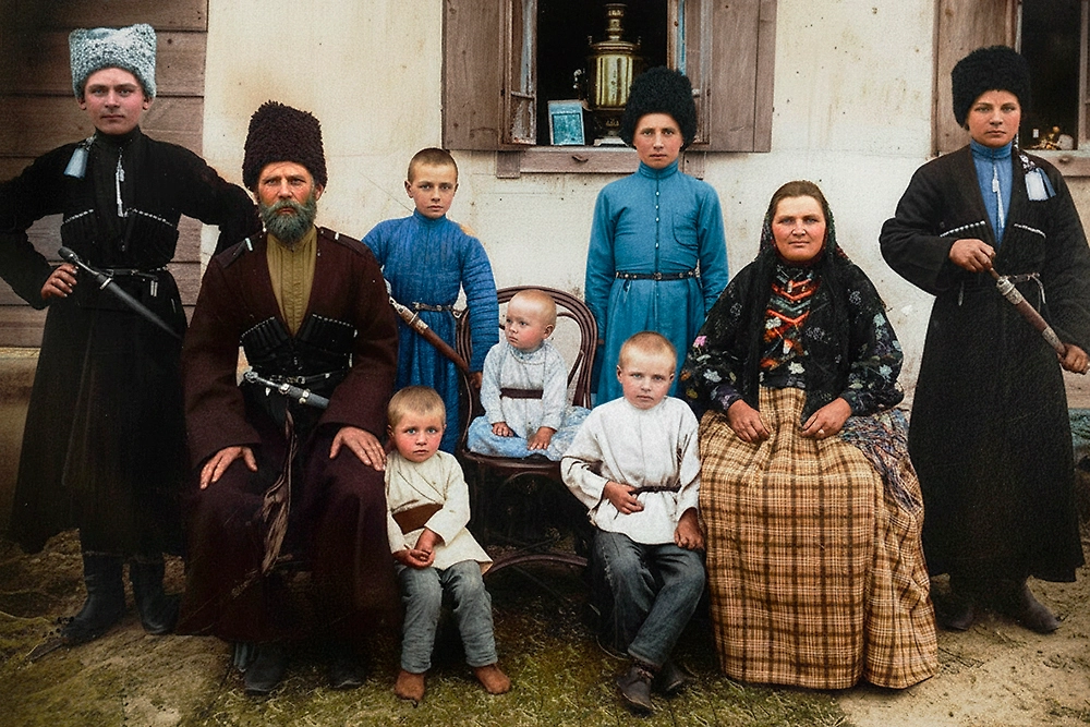 Казачья семья строилась на чёткой иерархии и патриархальном укладе. Фото © ТАСС / Репродукция ТАСС