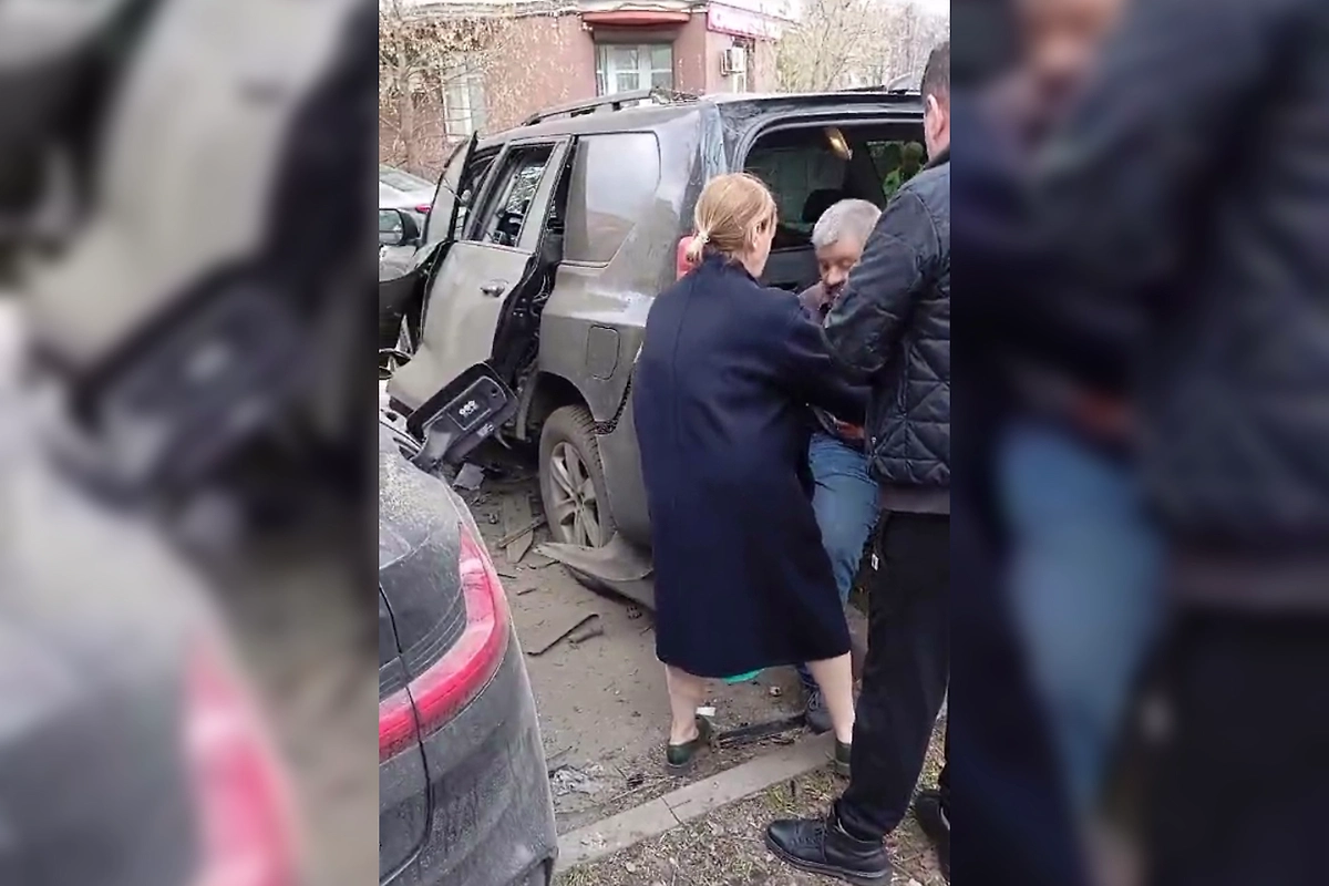 Сразу после подрыва авто Василия Прозорова. Фото © Telegram / shot