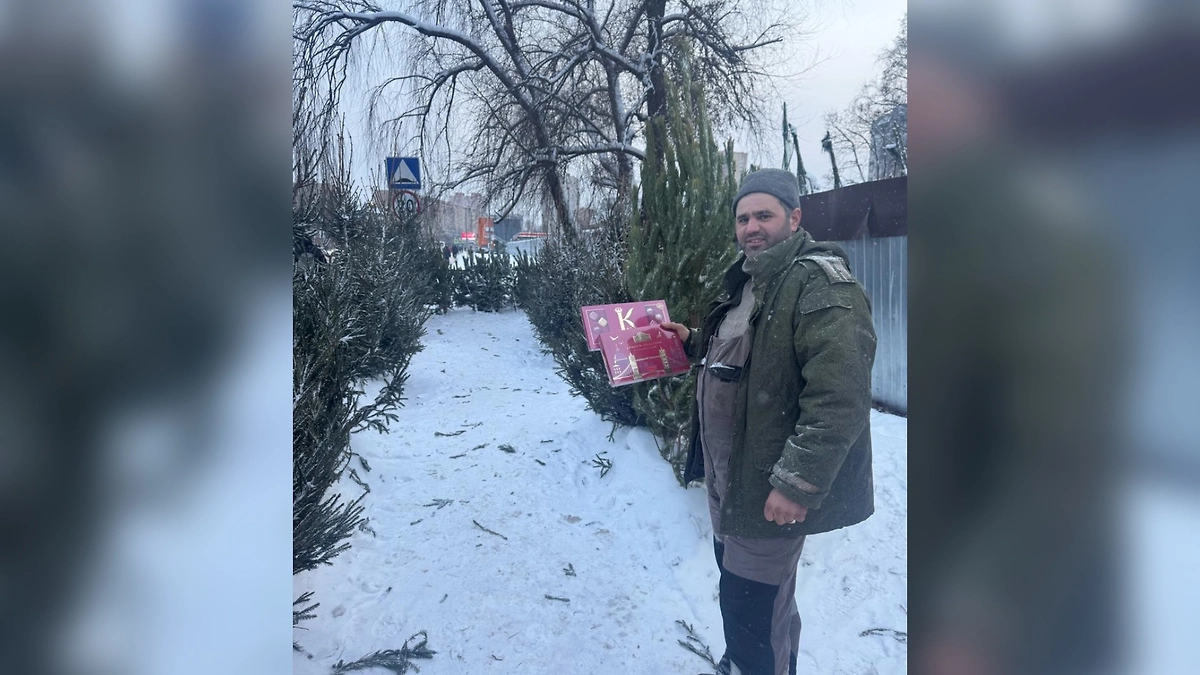 Продавец Сарван. Фото © Life.ru