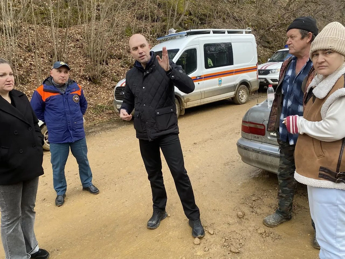 В Адыгее два человека погибли при падении внедорожника в горную реку. Фото © MAX/ МЧС Республики Адыгея