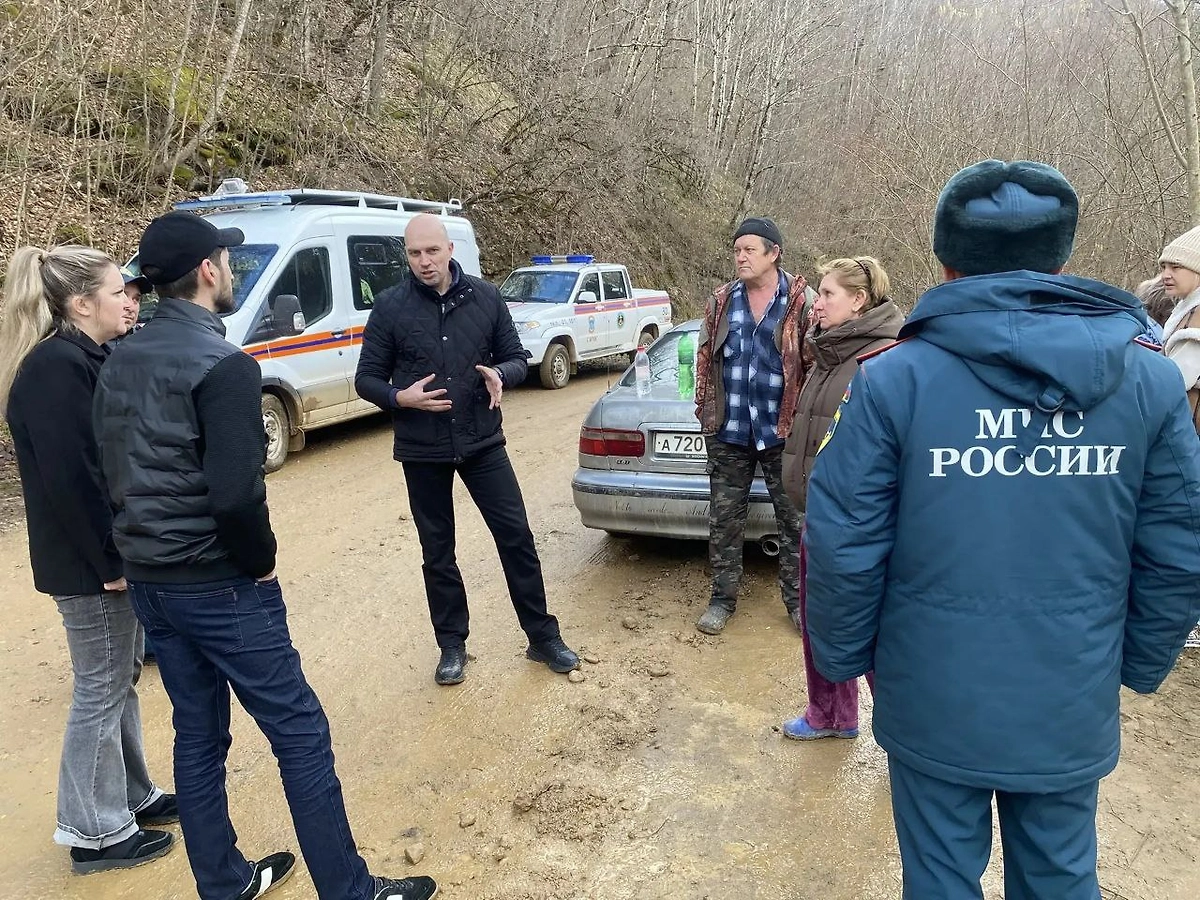 В Адыгее два человека погибли при падении внедорожника в горную реку. Фото © MAX/ МЧС Республики Адыгея