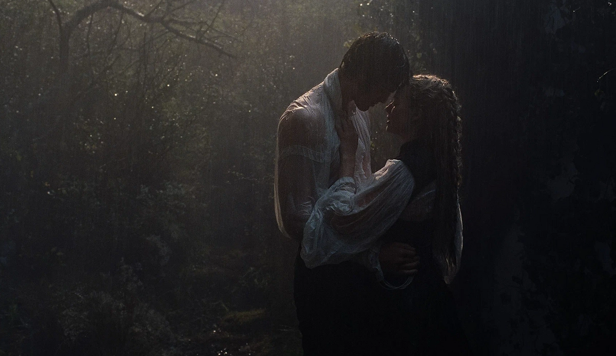 Фото  © Кадр из фильма «Грозовой перевал», режиссёр Эмеральд Феннел, сценаристы Эмеральд Феннел, Эмили Бронте / Kinopoisk