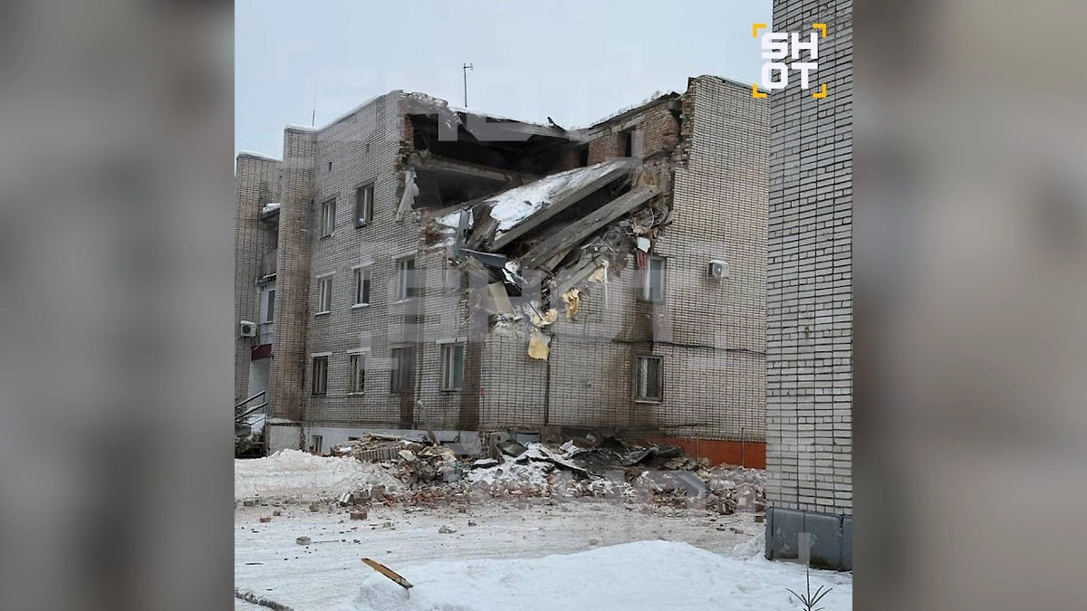 Появилось фото с места взрыва в здании военной комендатуры в Ленобласти, унёсшего две жизни. Фото © Telegram / SHOT