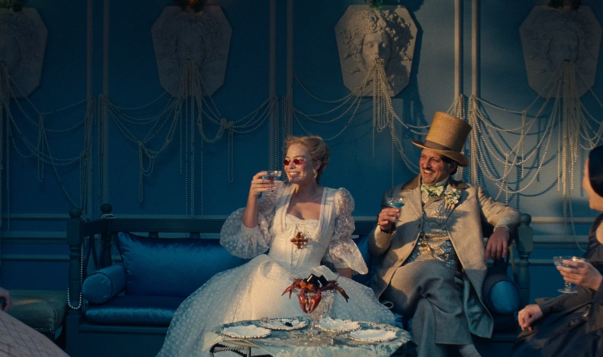 Фото  © Кадр из фильма «Грозовой перевал», режиссёр Эмеральд Феннел, сценаристы Эмеральд Феннел, Эмили Бронте / Kinopoisk