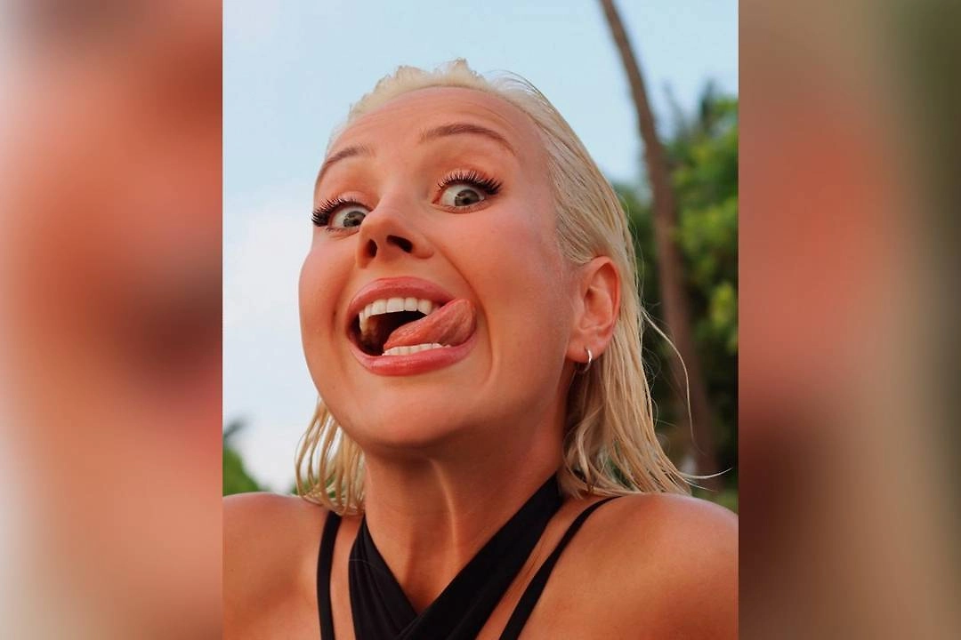 Клава Кока похвасталась фигурой в чёрном бикини. Фото © Instagram (признан экстремистской организацией и запрещён на территории Российской Федерации) / klavacoca