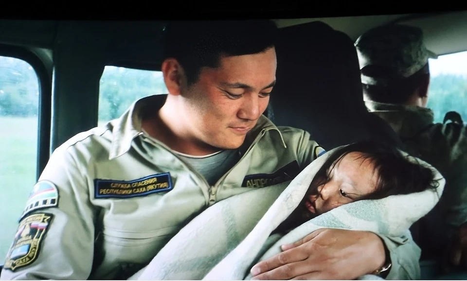 Спасение Карины Чикитовой: как нашли девочку в горящей тайге. Фото © Кадр из фильма «Карина», режиссёр Марианна Сиэгэн, сценарист Мария Находкина / Kinopoisk