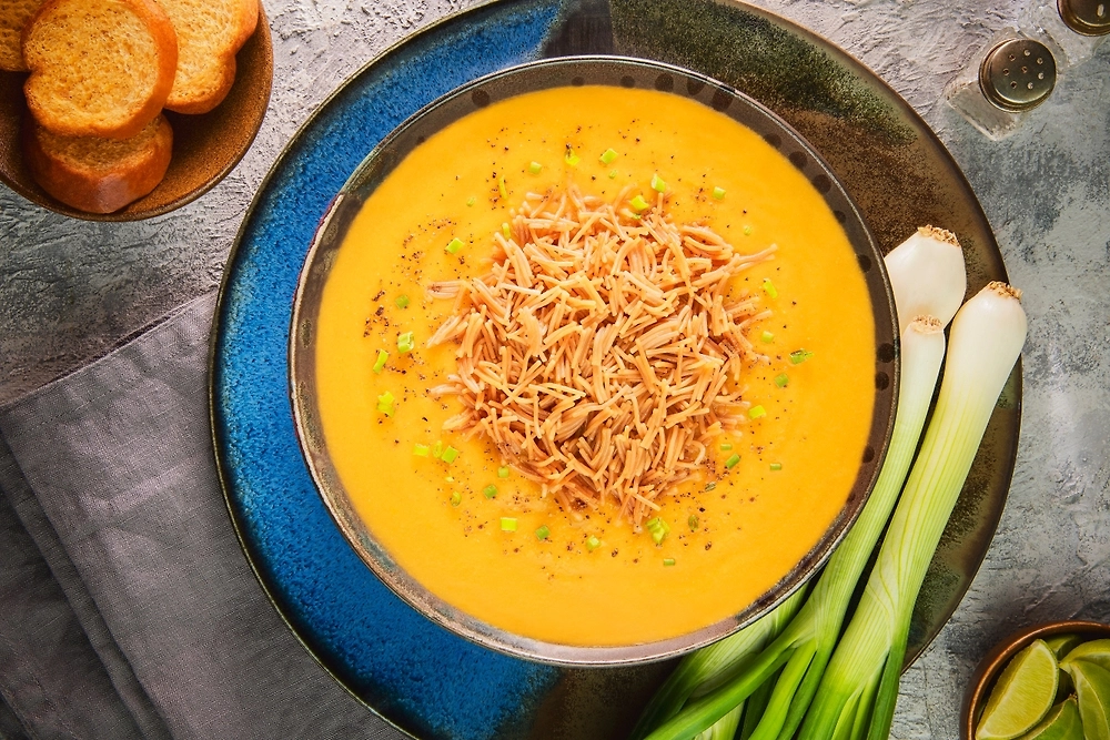 Постный суп из чечевицы — рецепт. Фото © Shutterstock / FOTODOM / Dina Saeed