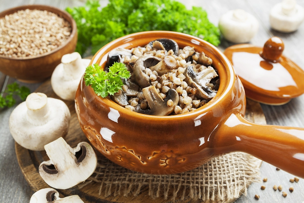 Постная гречка с грибами. Фото © Shutterstock / FOTODOM / minadezhda
