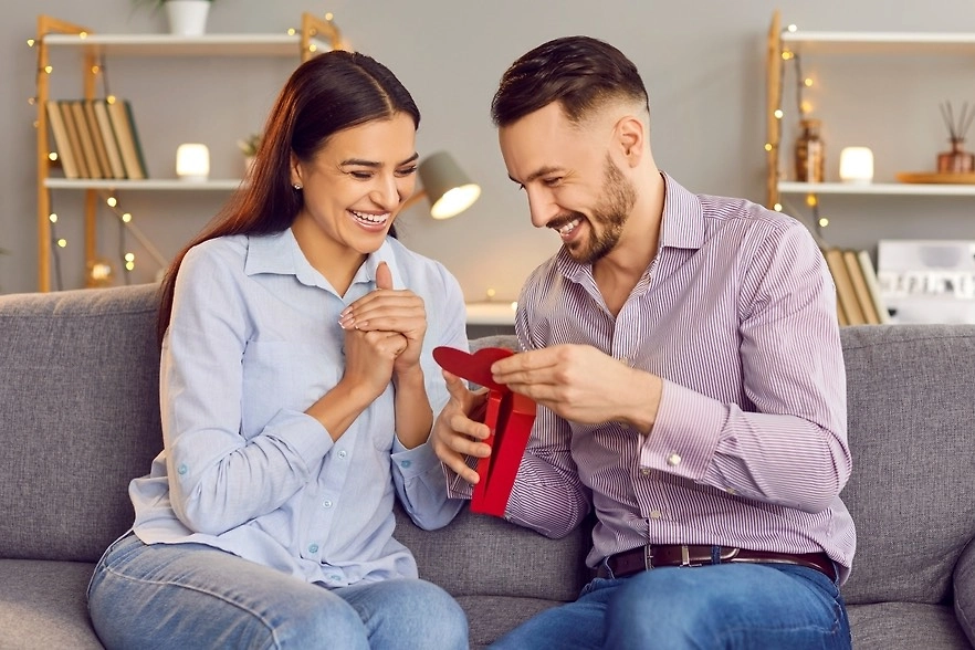 День всех влюблённых 2026: смешные, трогательные и милые поздравления на 14 февраля. Фото © Shutterstock / FOTODOM / Studio Romantic