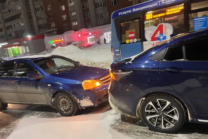 Массовое ДТП. Фото © Telegram / МВД по Чувашской Республике