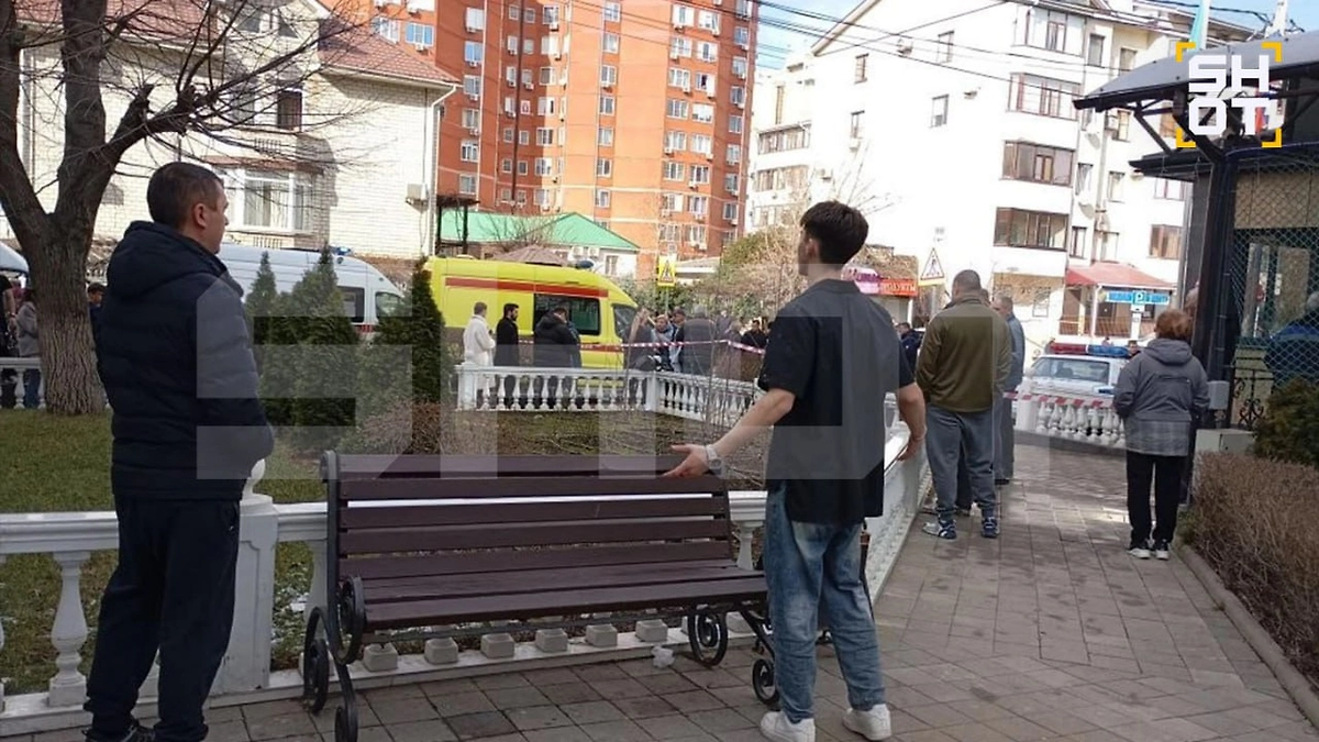 Обстановка рядом с местом ЧП. Фото © SHOT