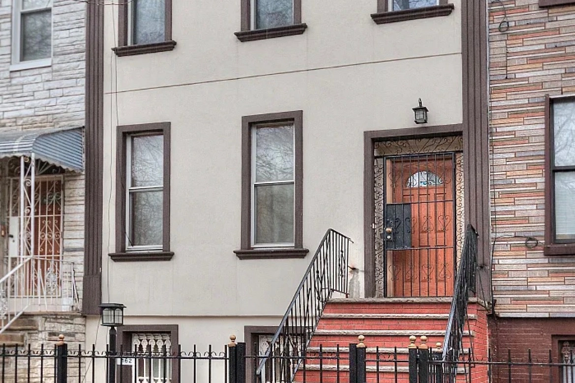 Таунхаус Максима Покровского* в Бруклине, Нью-Йорк. Фото © zillow.com