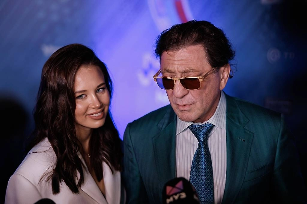 Аврора Киба и Григорий Лепс, похоже, просто изображали роман. Фото © ТАСС / Бизнес Online / Сергей Елагин