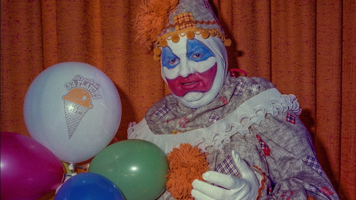 Момент, когда Джон окончательно теряет контроль: когда второе «я» начинает совершать убийства? Фото © Кадр из фильма «Джон Уэйн Гейси: Замаскированный дьявол», режиссёр Род Блэкхёрст / Kinopoisk