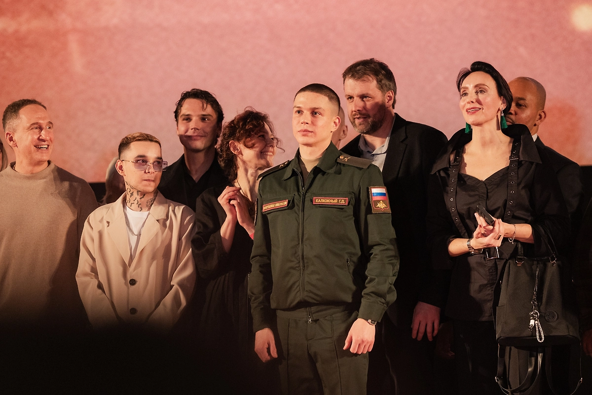 Павел Черток в светлом костюме. Фото © Предоставлено Life.ru