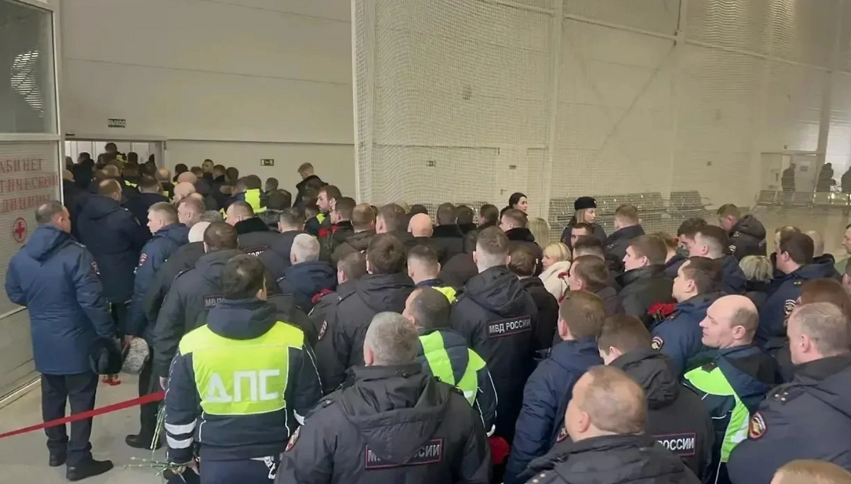 Прощание с Денисом Братущенко. Фото © Telegram / Госавтоинспекция Москвы