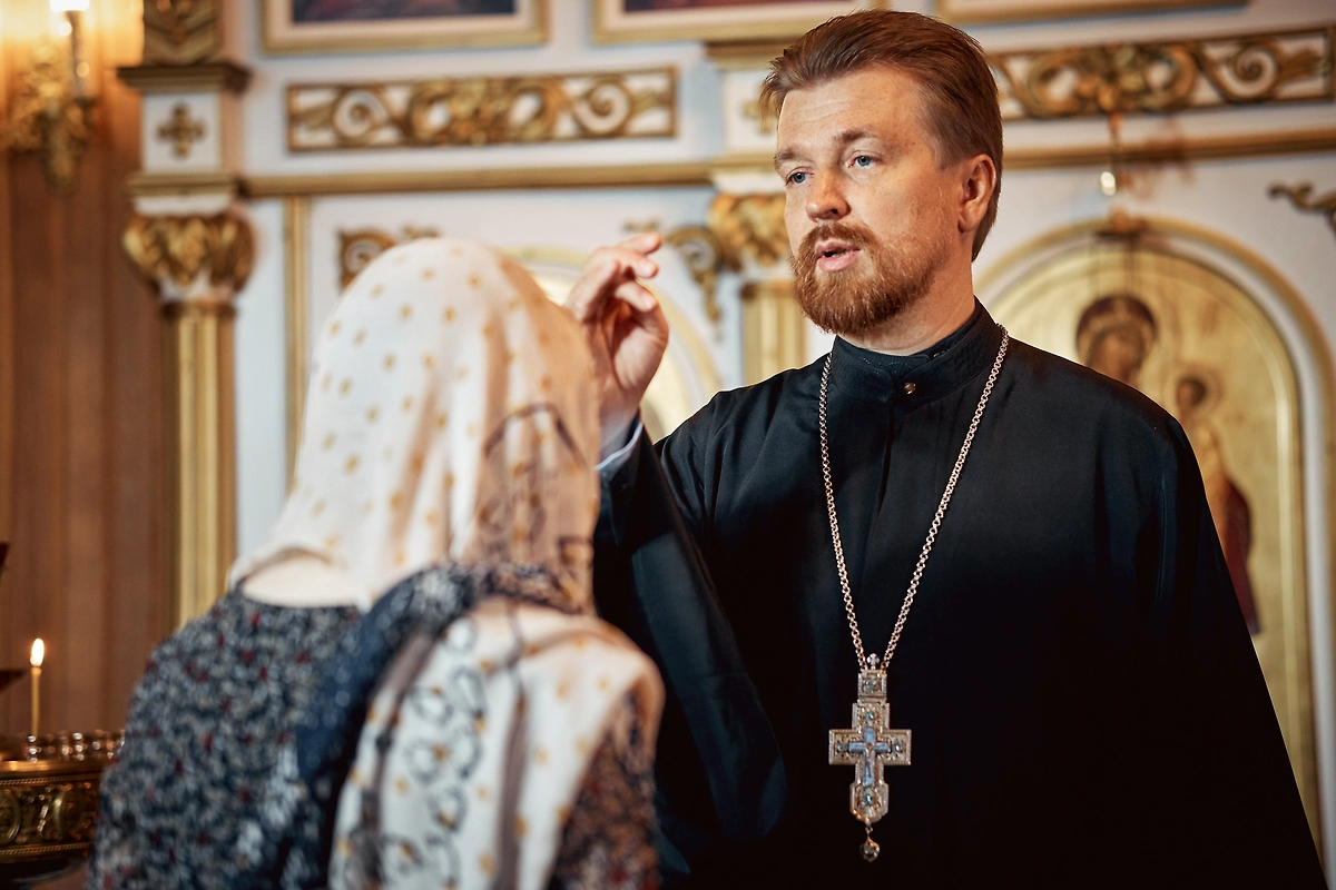 О чём исповедаться у священника: подготовка к Великому Таинству исповеди. Фото © Shutterstock / FOTODOM / Klavdiia Arziukova 