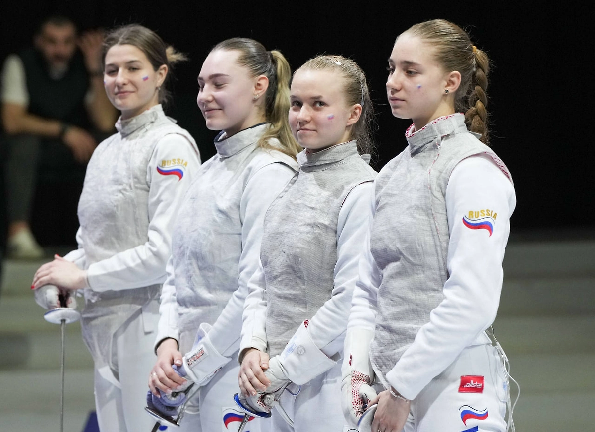 Российские фехтовальщики выиграли медальный зачёт юниорского ЧЕ. Фото © Telegram / Олимпийский комитет России