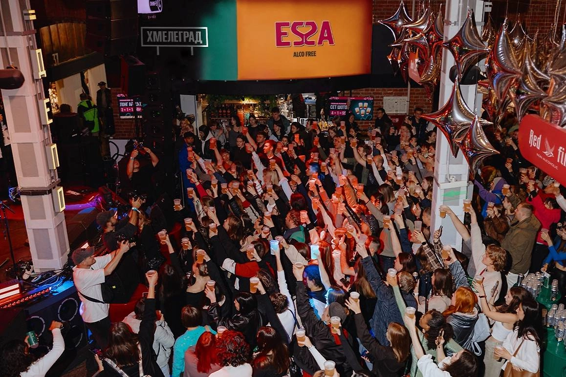 Странные мужские рекорды России: зачем они это делали. Фото © knigarekordovrossii.ru