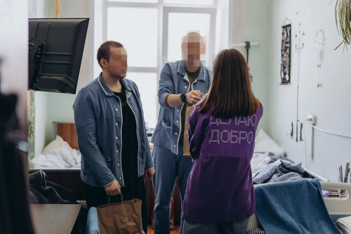 «Волонтёры Победы» поздравили ветеранов ВОВ и бойцов СВО с Днём защитника Отечества. Фото © Пресс-служба Президентской платформы «Россия – страна возможностей»