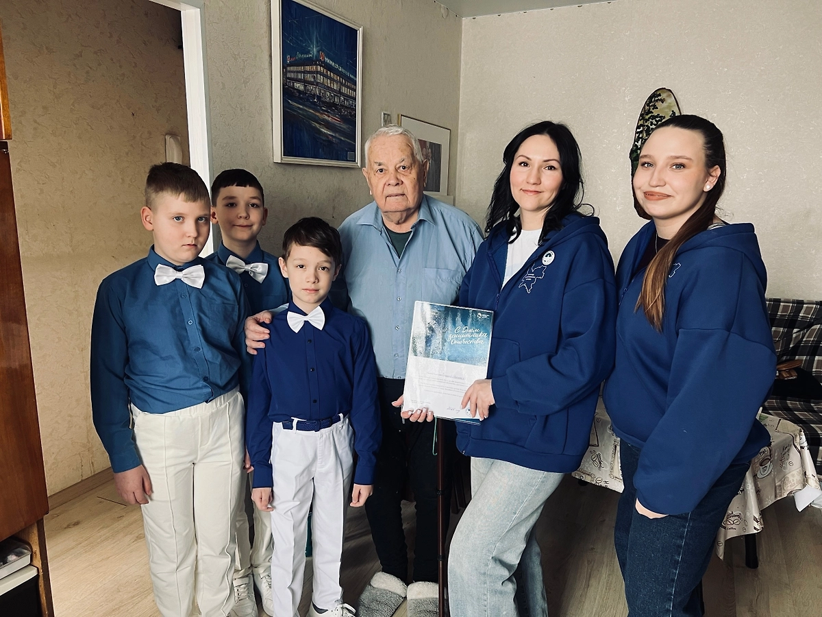 «Волонтёры Победы» поздравили ветеранов ВОВ и бойцов СВО с Днём защитника Отечества. Фото © Пресс-служба Президентской платформы «Россия – страна возможностей»