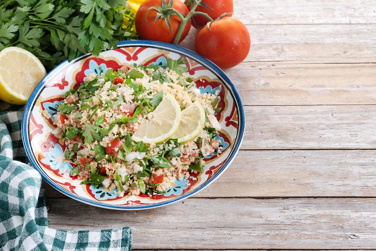 Салат «Табуле» подойдёт для утренней и вечерней трапезы. Фото © Freepik