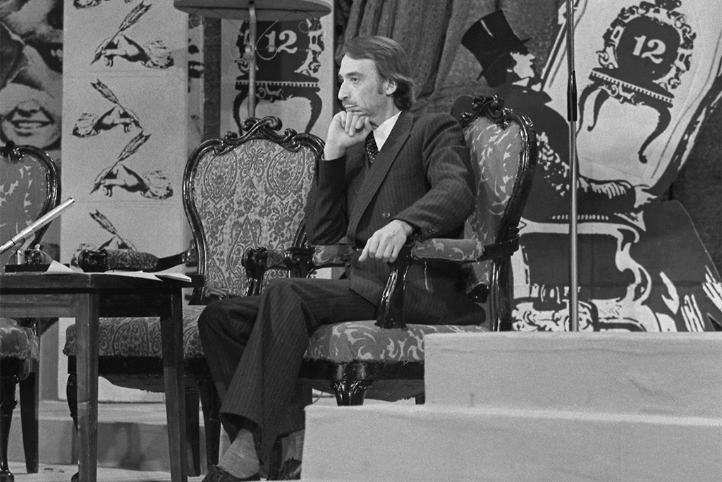 Ведущий передачи «Вокруг смеха» Александр Иванов не пережил лихих 90-х. Фото © ТАСС / Игорь Зотин, Петр Носов