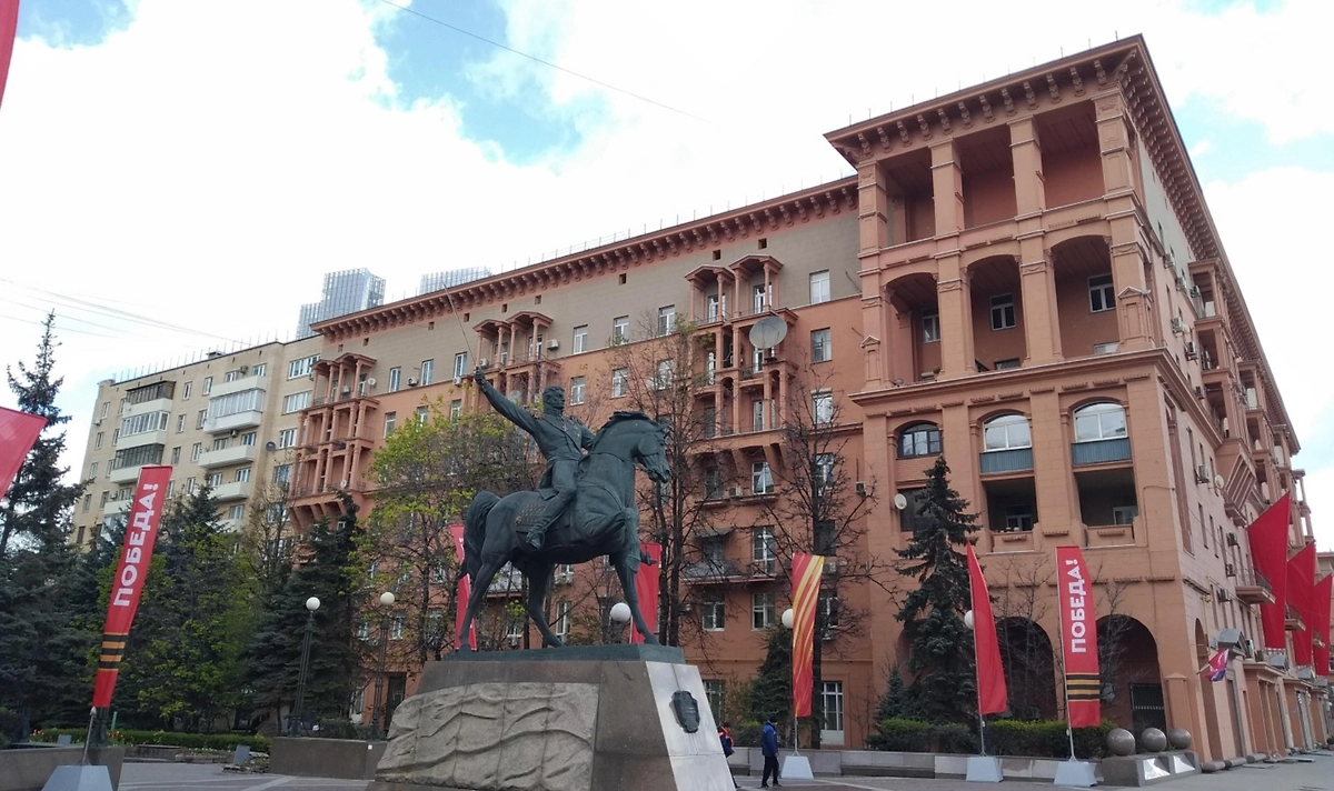 Сталинка на Кутузовском проспекте. Фото © 2gis