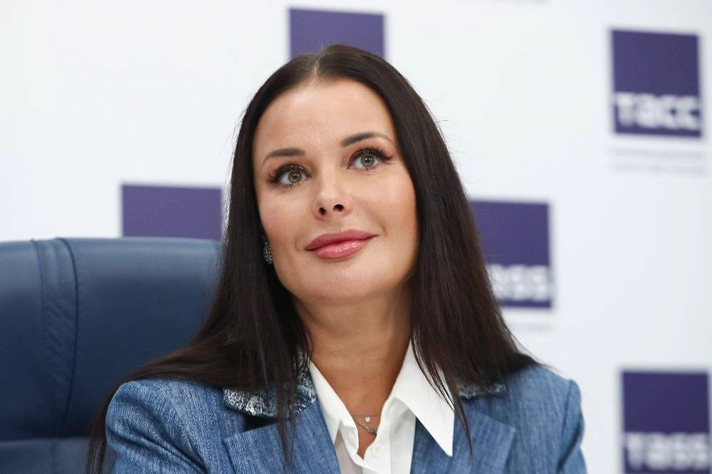 Оксана Фёдорова отказалась от титула королевы красоты из-за диссертации. Фото © ТАСС / Алёна Бжахова