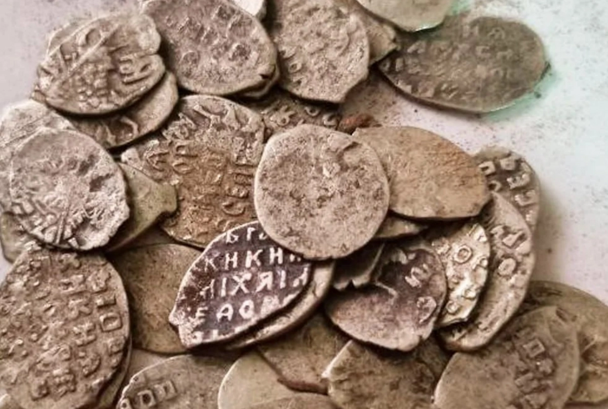 В Москве нашли клад с 20 тысячами серебряных монет XVI-XVII веков. Фото © Max / Ольга Любимова