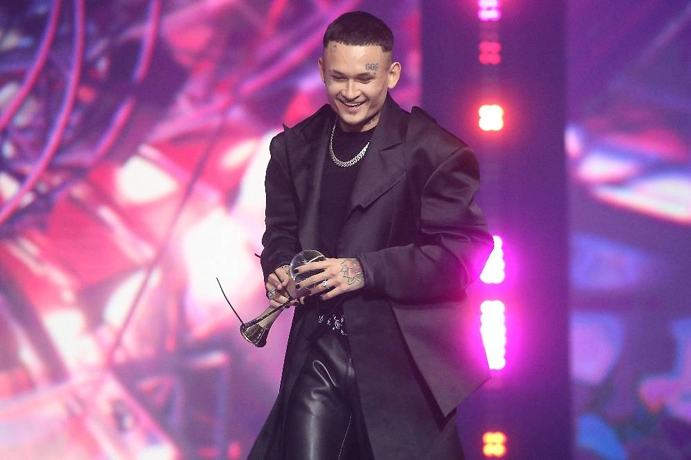 Алишер Моргенштерн*. Всероссийская слава теперь только в воспоминаниях.