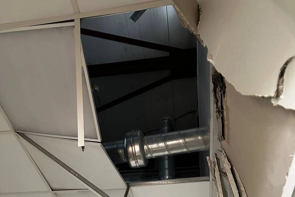 Последствия удара беспилотника в посёлке Разумное. Фото © Telegram / Настоящий Гладков