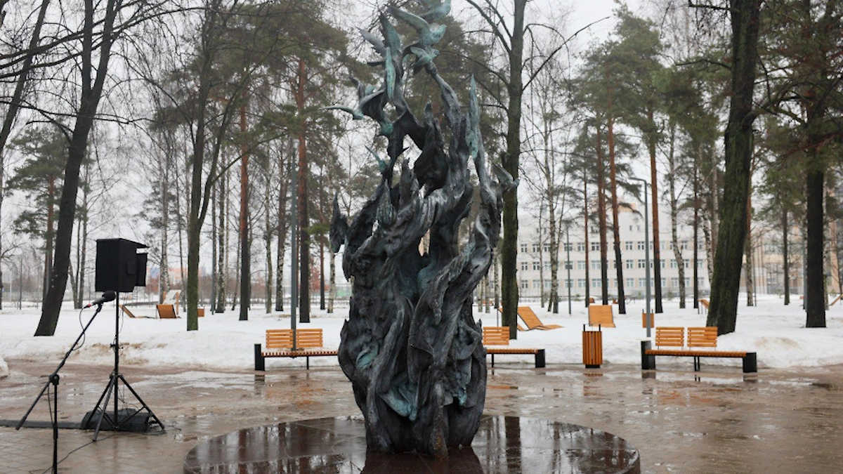 В Санкт-Петербурге открыли памятник героям пандемии и жертвам COVID-19. Фото © Администрация Санкт‑Петербурга