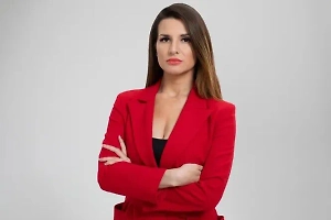 Самое главное из последних исследований, что эмоциональный интеллект сейчас — это один из основных базисов и именно он определяет лидера. Когда учёные проводили эксперимент, то выяснили, что женщины на 92% лучше используют эмоциональный интеллект по сравнению с мужчинами. Женщина может совершенно на другом уровне общаться с коллективом. <...> Статистика показывает, что количество увольнений стало в разы меньше, когда дело ведёт женщина-лидер