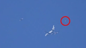 НЛО засекли рядом с самолётом Байдена в Калифорнии