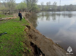В Башкирии годовалый мальчик утонул в реке во время прогулки с мамой
