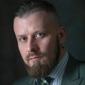 Совет: Не бойтесь конфликтов, но не зацикливайтесь на них. Ищите союзников и берегите себя.