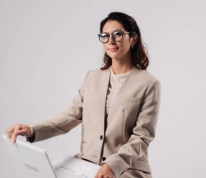 Давайте начнём с завтрака. Это самый важный приём пищи, и его никак нельзя пропускать. Научно доказано, что пропуски завтрака приводят к перееданию в течение дня в среднем на 150–300 ккал. Идеально завтракать в течение двух часов после пробуждения.