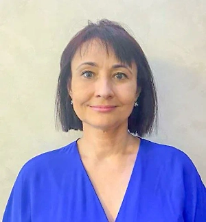 Например, не стоит терпеть острую боль в груди, сильные головные боли, внезапное головокружение. Такие признаки могут указывать на сердечно-сосудистые или неврологические нарушения, которые без лечения могут привести к тяжёлым последствиям — инфаркту, геморрагическому инсульту, опасным формам аритмии. 