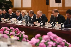 Флорист объяснил, что значат пионы на встрече Путина и Си Цзиньпина