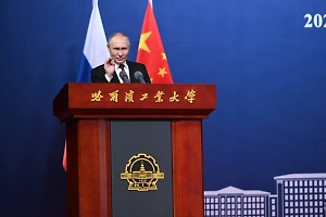 Путин допустил объединение платёжных инструментов РФ и Китая для туристов