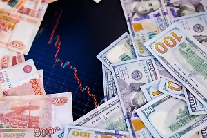 Названы два фактора, за счёт которых рубль укрепился к доллару и евро