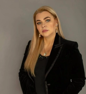 Если родитель не участвует в содержании своих несовершеннолетних детей, алименты с него можно взыскать через суд. Для этого нужно обратиться в суд по месту жительства ответчика или истца. В зависимости от ситуации подаётся заявление о вынесении судебного приказа либо исковое заявление. В каком именно порядке родителю следует обратиться в суд, зависит от ряда обстоятельств.