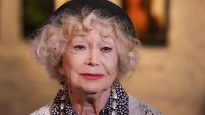 Звезду "Служебного романа" госпитализировали с ковидом в тяжёлом состоянии