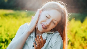 5 рабочих народных средств для борьбы с комарами и мошками, которые не вредят коже