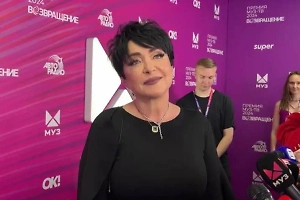 Стала известна баснословная цена колье, которое Лолита выгуляла на Премии Муз-ТВ