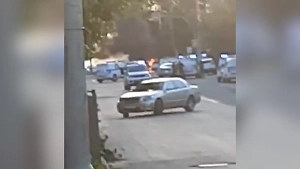 Момент стрельбы по полицейским в Дербенте попал на видео